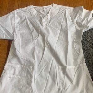 Wonderwink white scrubs TOTAL OF 6